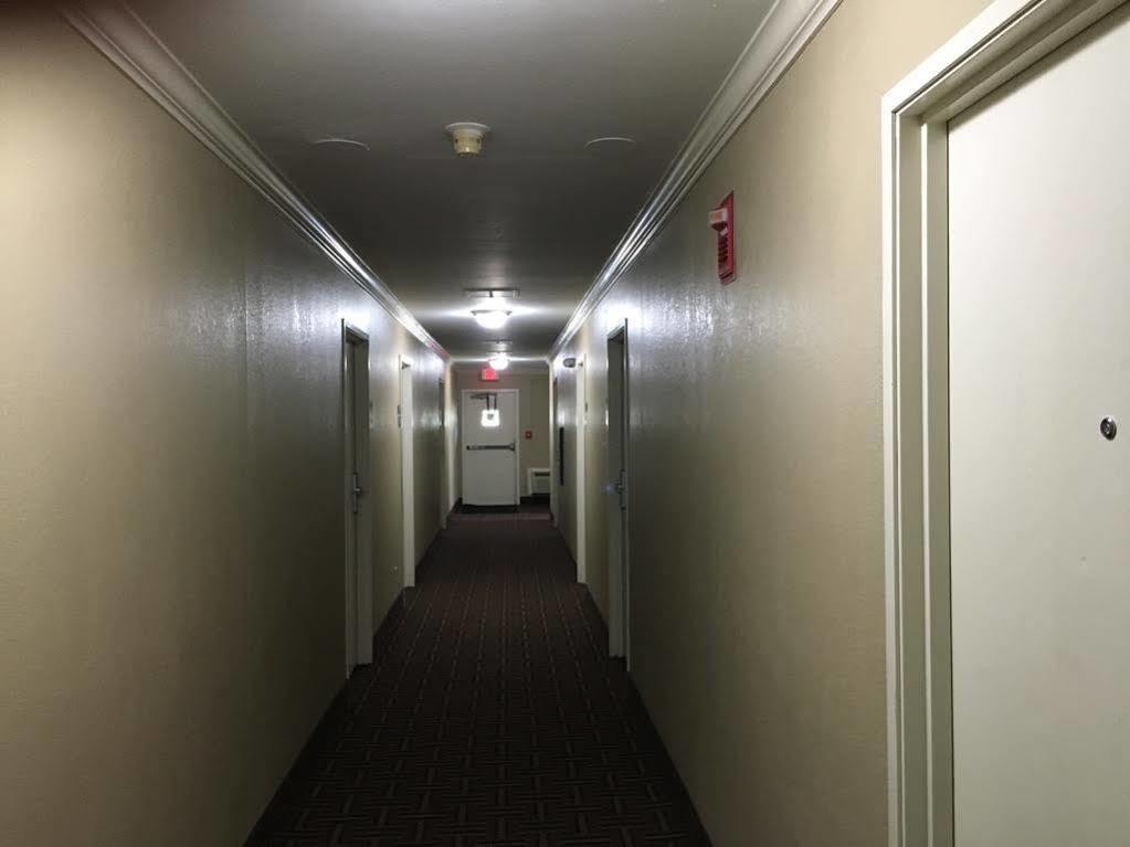 Super 8 by Wyndham Vicksburg Motel Eksteriør billede