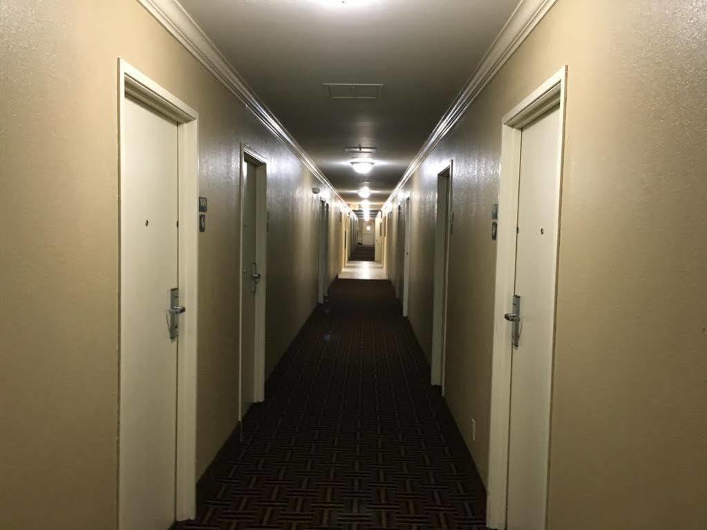 Super 8 by Wyndham Vicksburg Motel Eksteriør billede